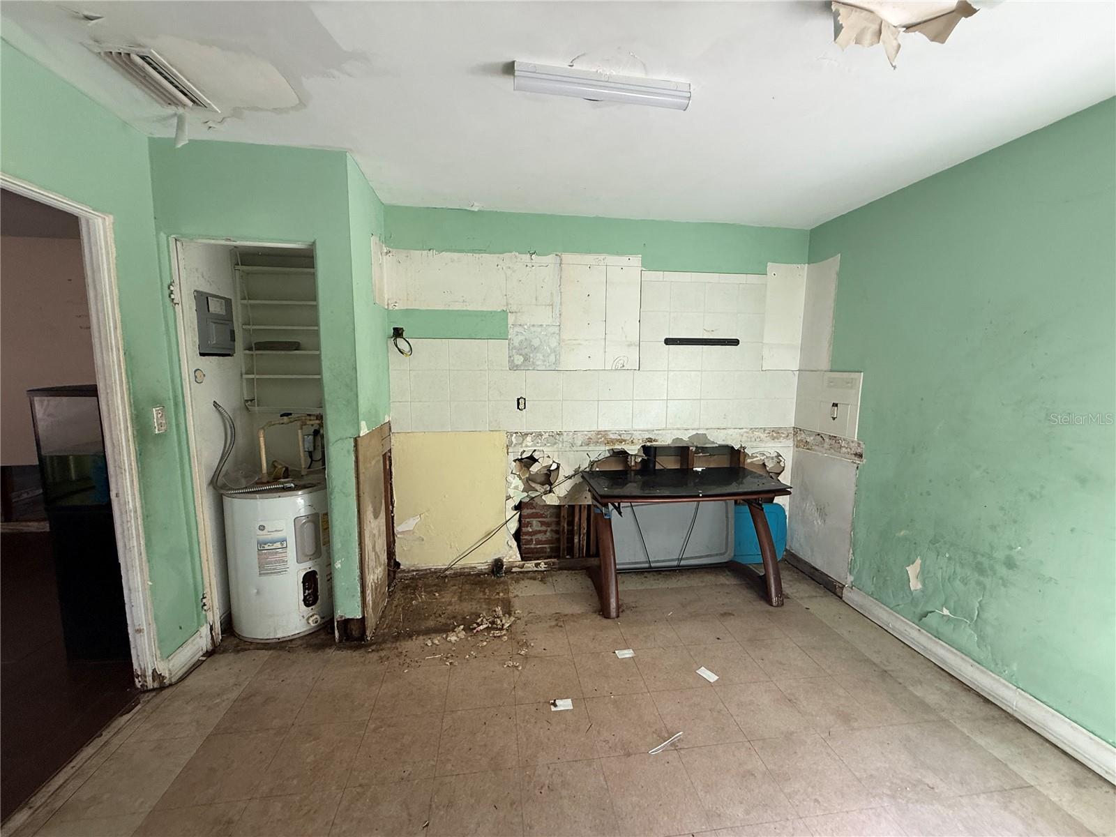 ROBERTA PARK - Residential