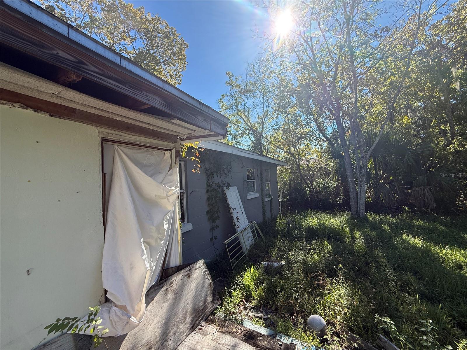 ROBERTA PARK - Residential