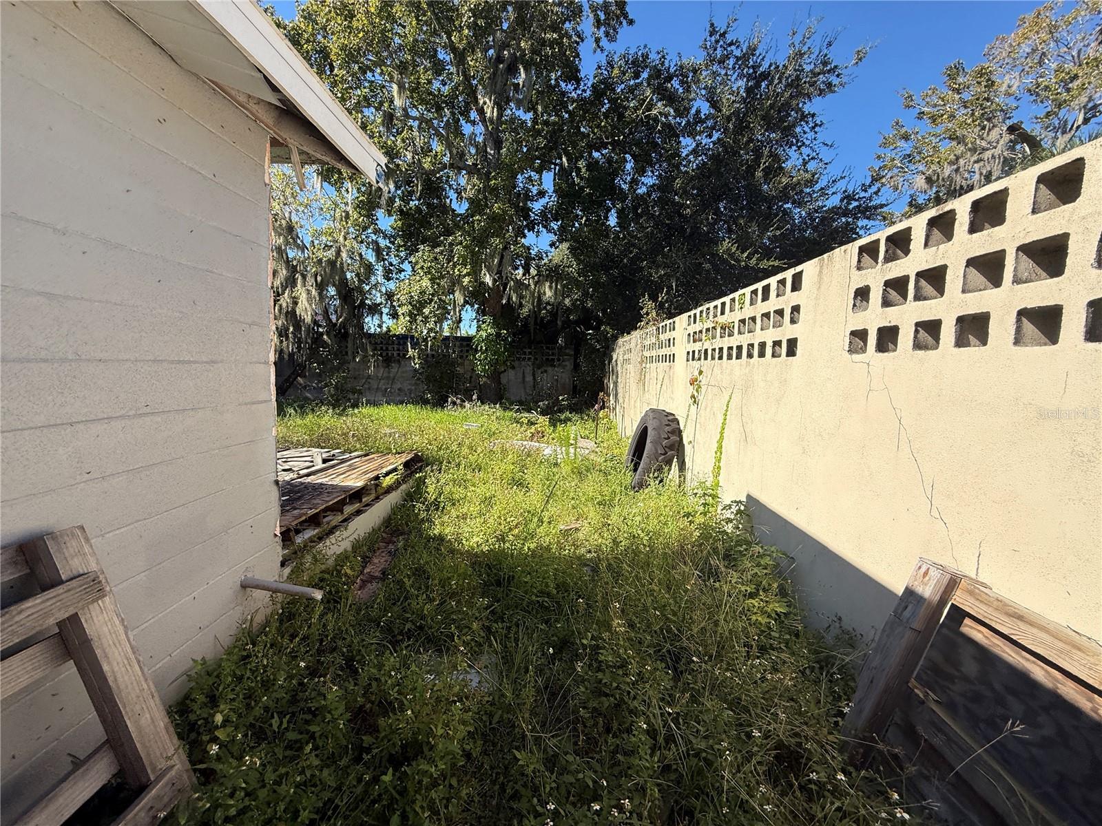 ROBERTA PARK - Residential