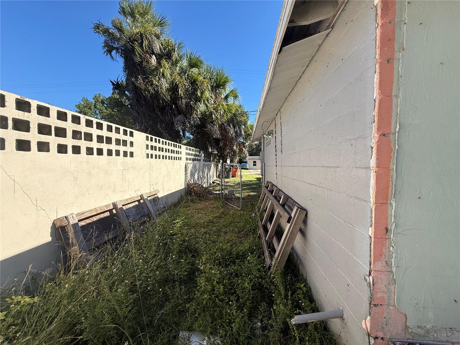 ROBERTA PARK - Residential