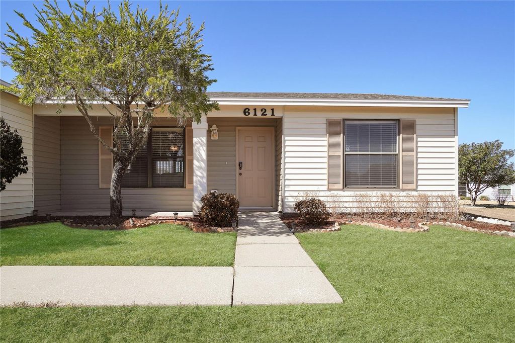 Photo of 6121 Kittiwake Drive, Lakeland, FL 33809 (MLS # L4959217)