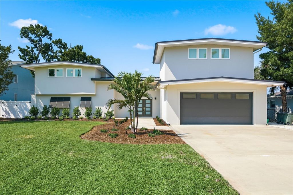 Photo of 915 Bayshore Drive, Tarpon Springs, FL 34689 (MLS # TB8489389)
