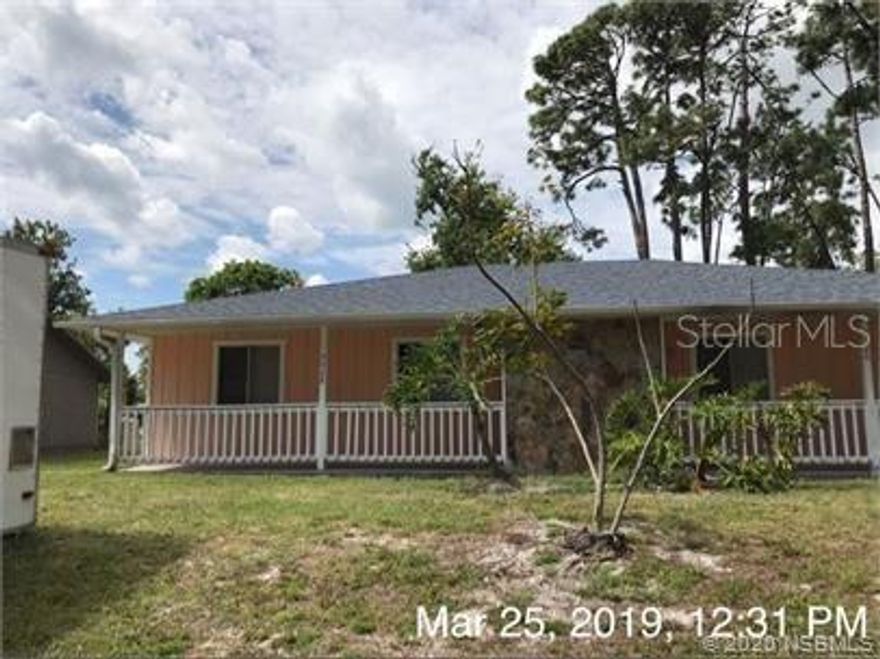 Nice 1/2 duplex with backyard deck.  Open floor Plan.