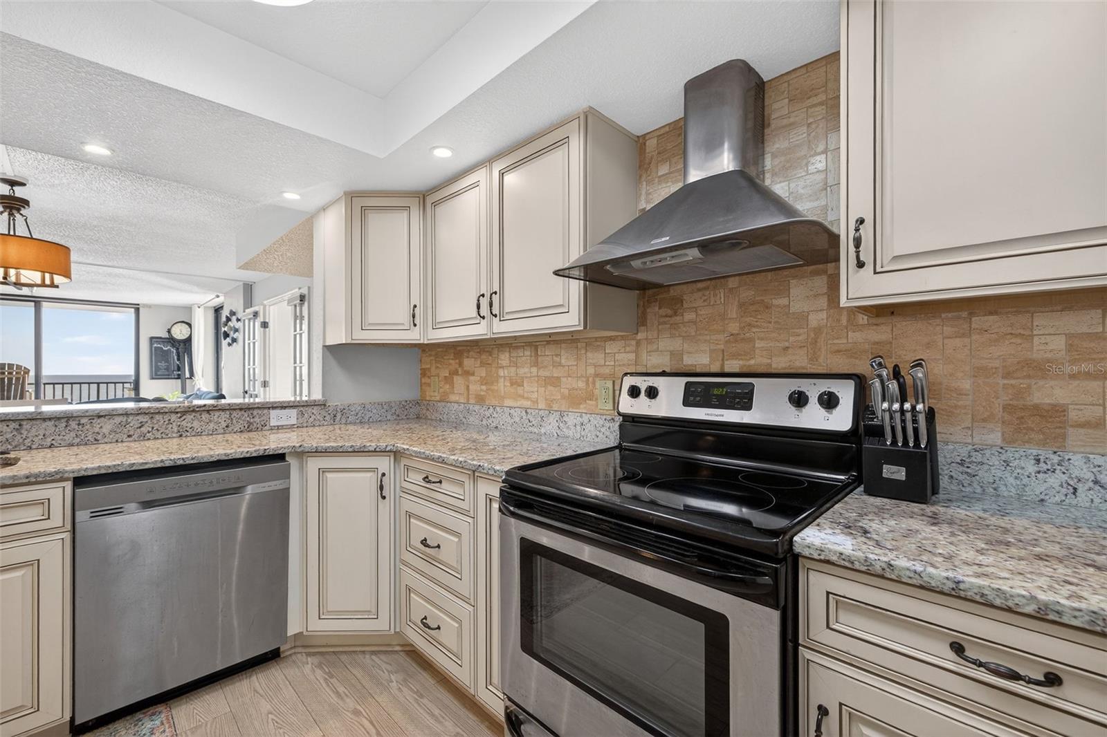 MADEIRA TOWERS CONDO - Residential