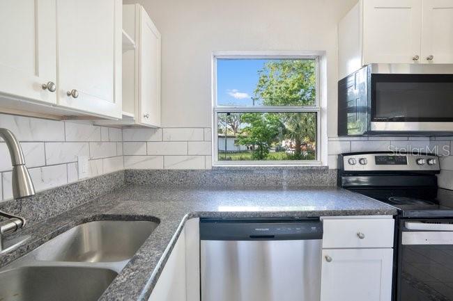 WHISPERING OAKS - Residential