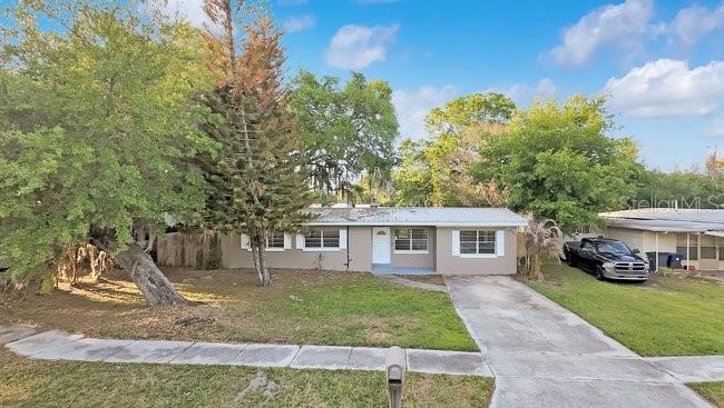 WHISPERING OAKS - Residential