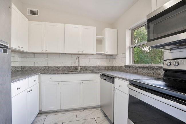 WHISPERING OAKS - Residential