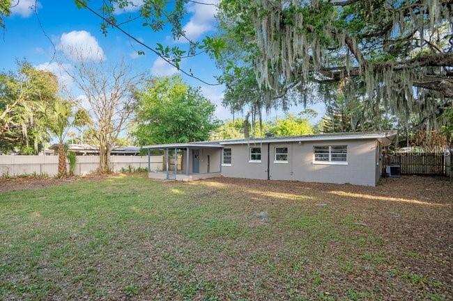 WHISPERING OAKS - Residential