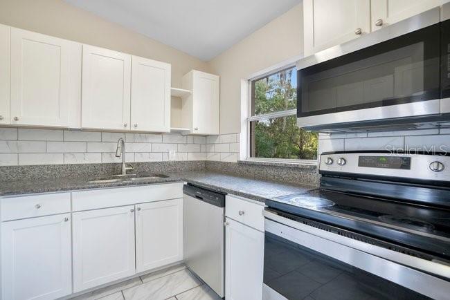 WHISPERING OAKS - Residential