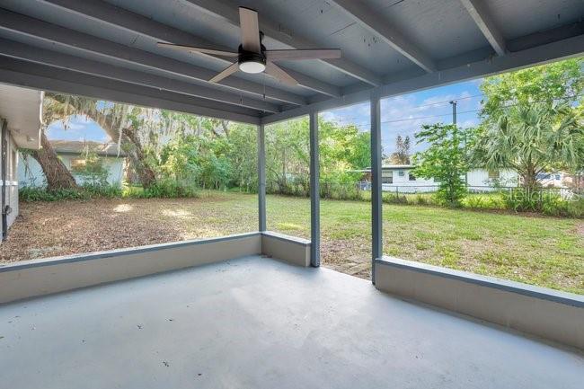 WHISPERING OAKS - Residential