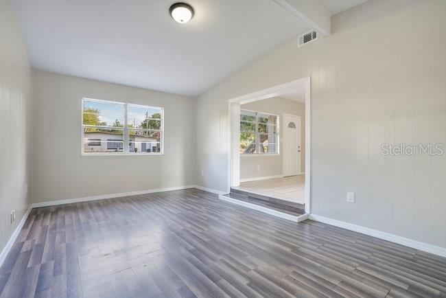 WHISPERING OAKS - Residential