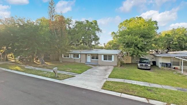 WHISPERING OAKS - Residential