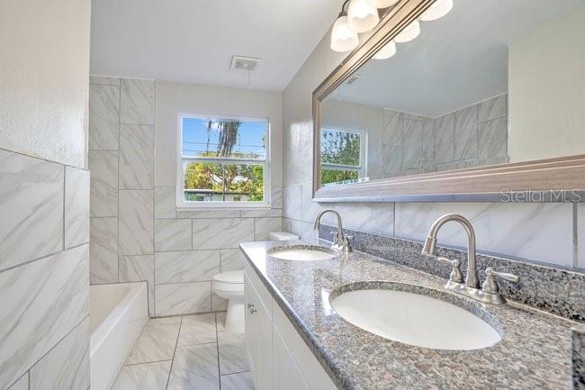 WHISPERING OAKS - Residential