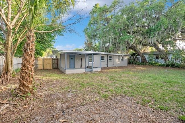 WHISPERING OAKS - Residential