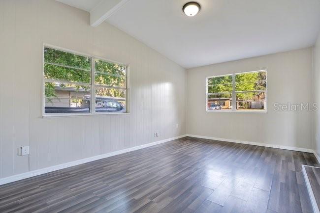 WHISPERING OAKS - Residential