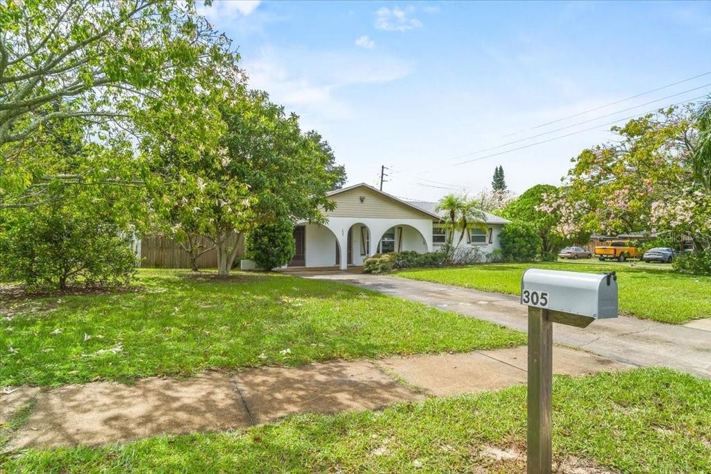 Photo of 305 E Thelma Street, Lake Alfred, FL 33850 (MLS # P4936579)