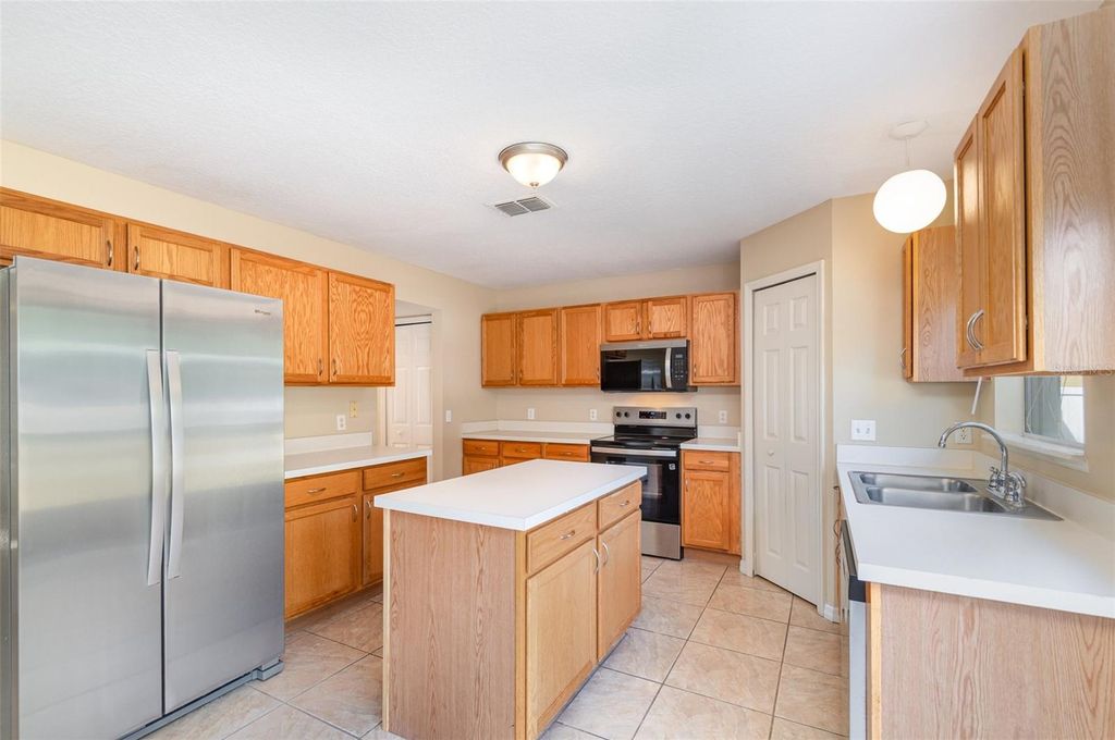 Photo of 31810 Parkdale Drive, Leesburg, FL 34748 (MLS # O6348407)