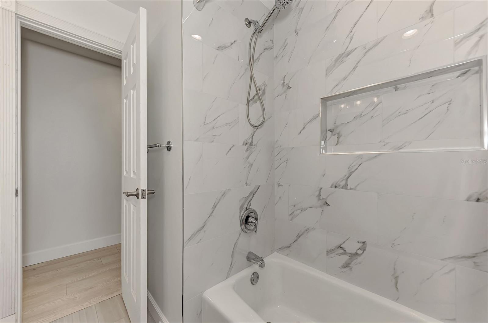 SARASOTA BEACH - Residential Lease