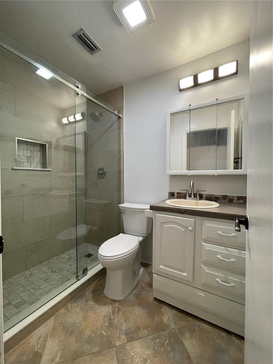 MIDWAY NEAR OVIEDO - Residential Lease