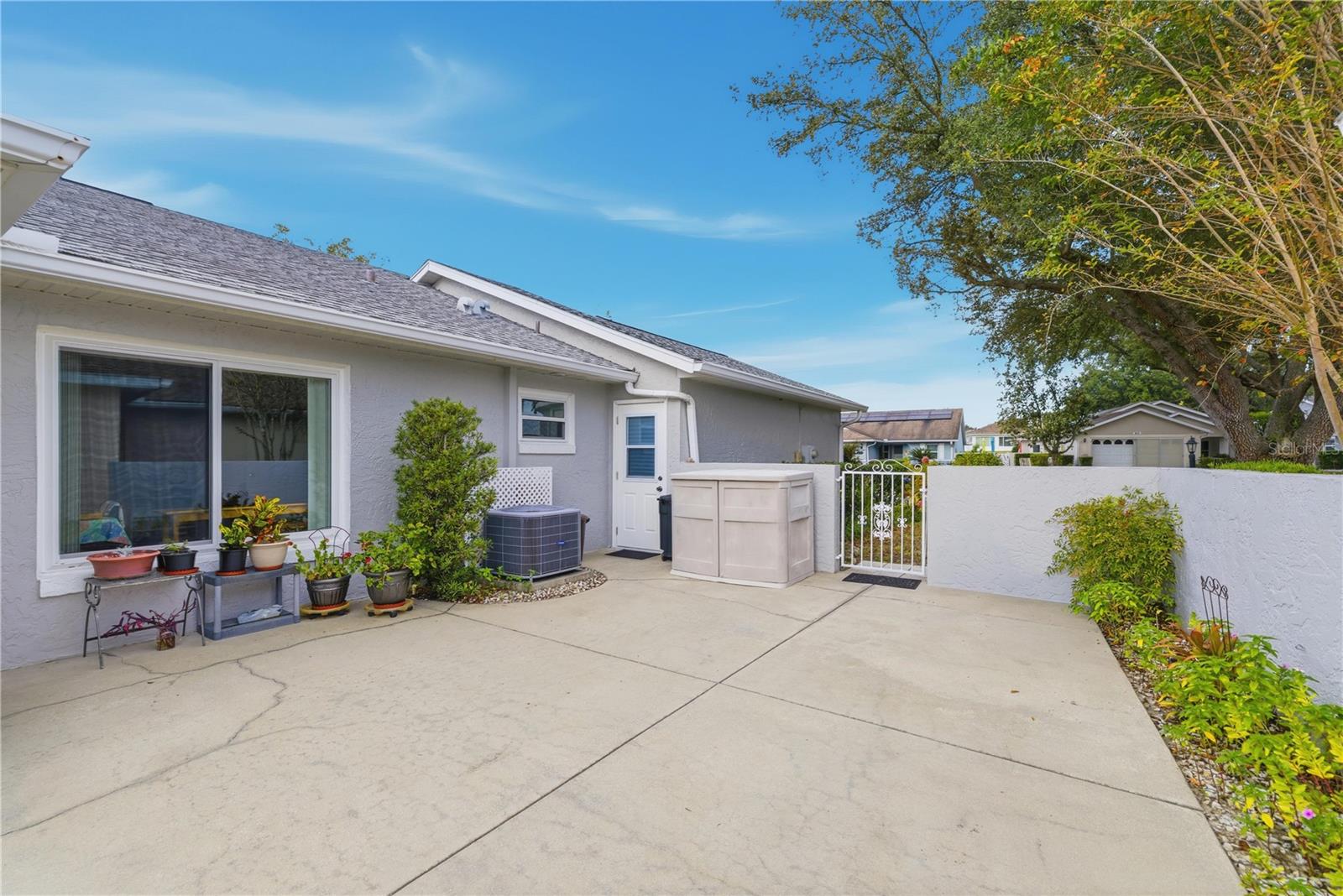 ON TOP/THE WORLD PH 01 A SEC 01 - Residential