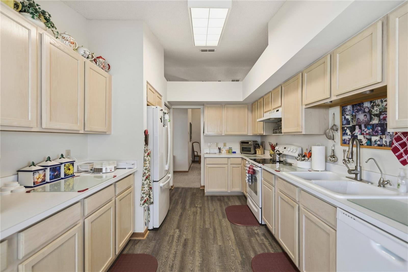 ON TOP/THE WORLD PH 01 A SEC 01 - Residential