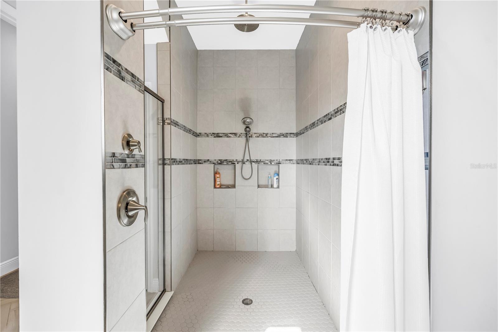 PRISTINE LAKE PRESERVE - Residential