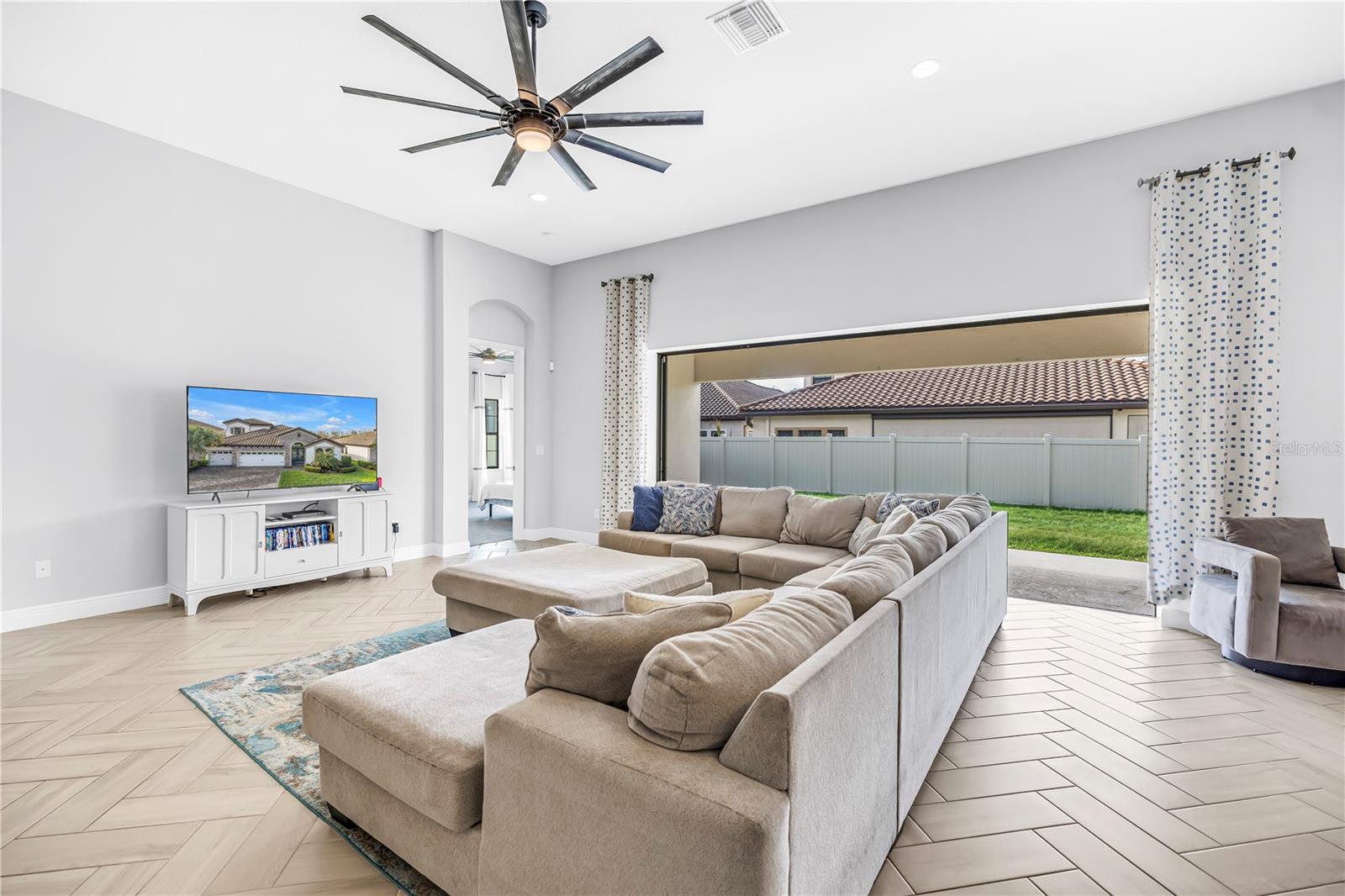 PRISTINE LAKE PRESERVE - Residential