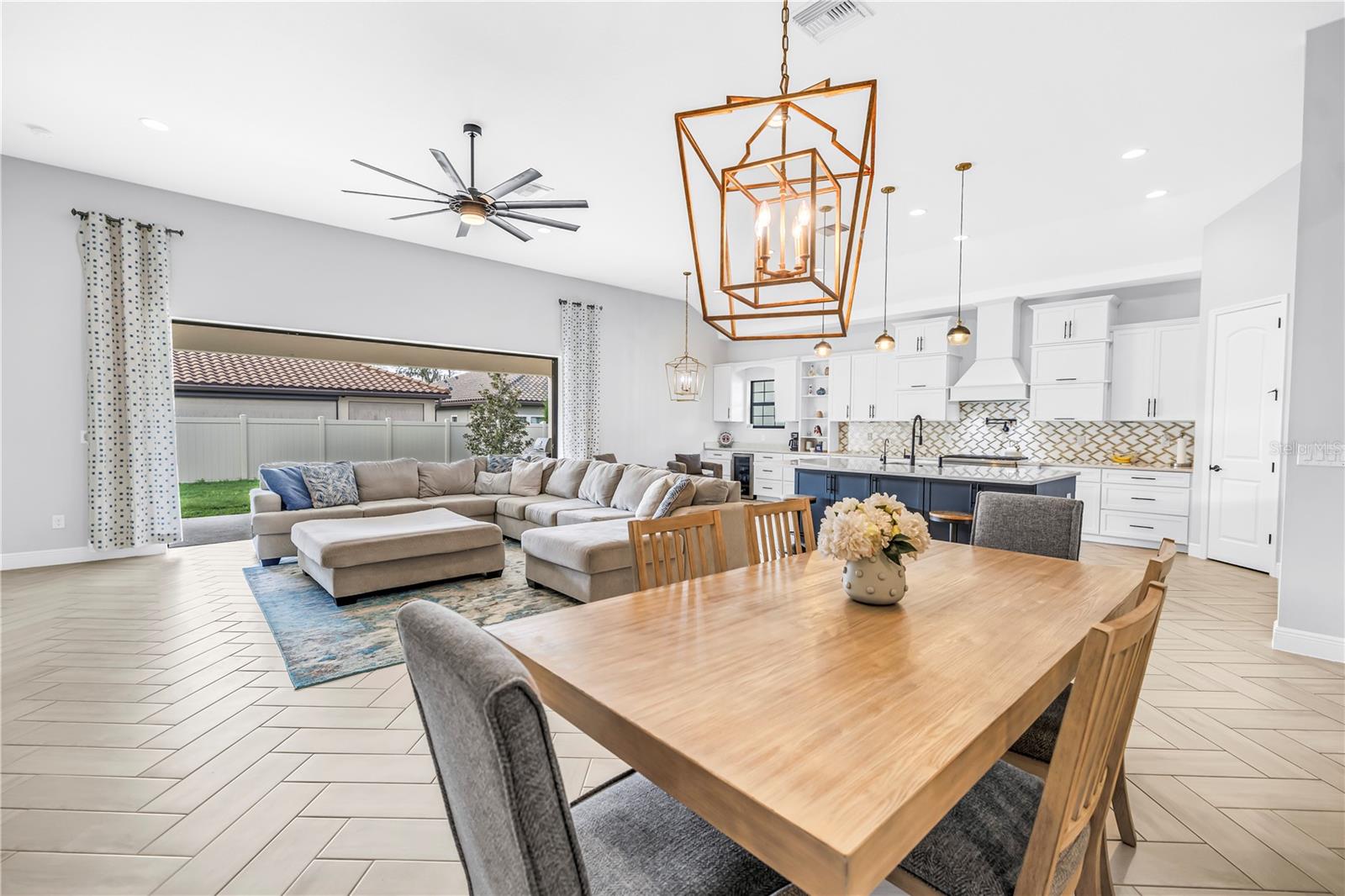 PRISTINE LAKE PRESERVE - Residential