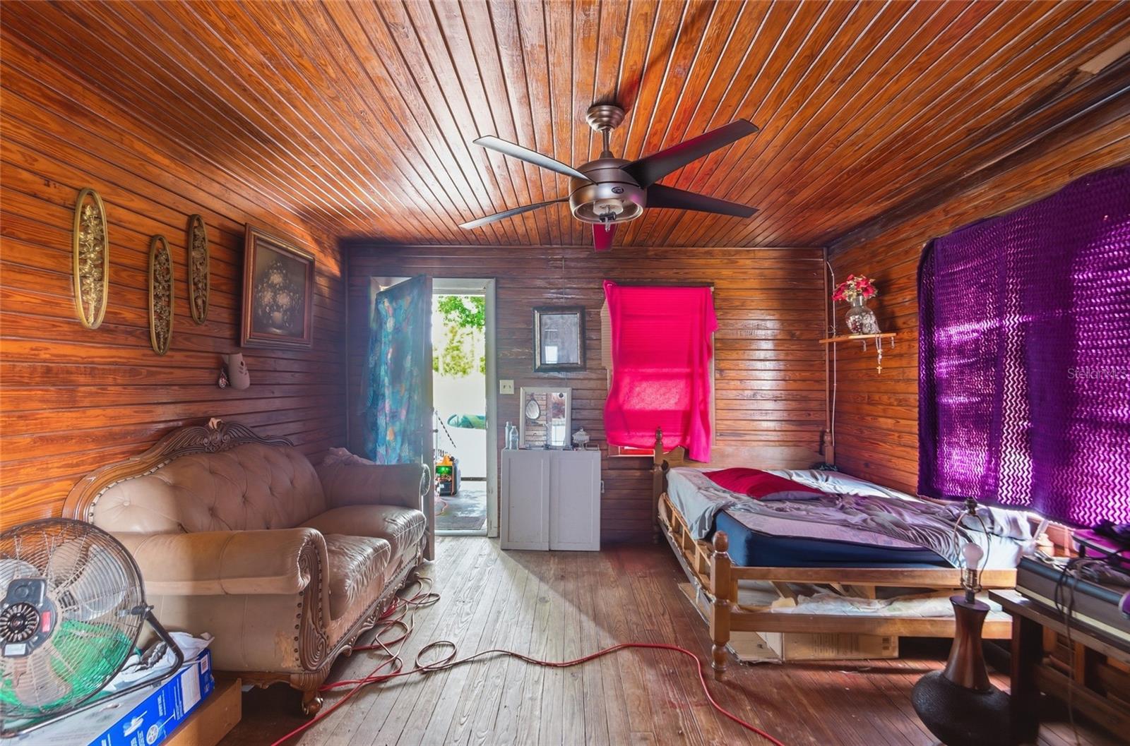 644 S 6TH STREET