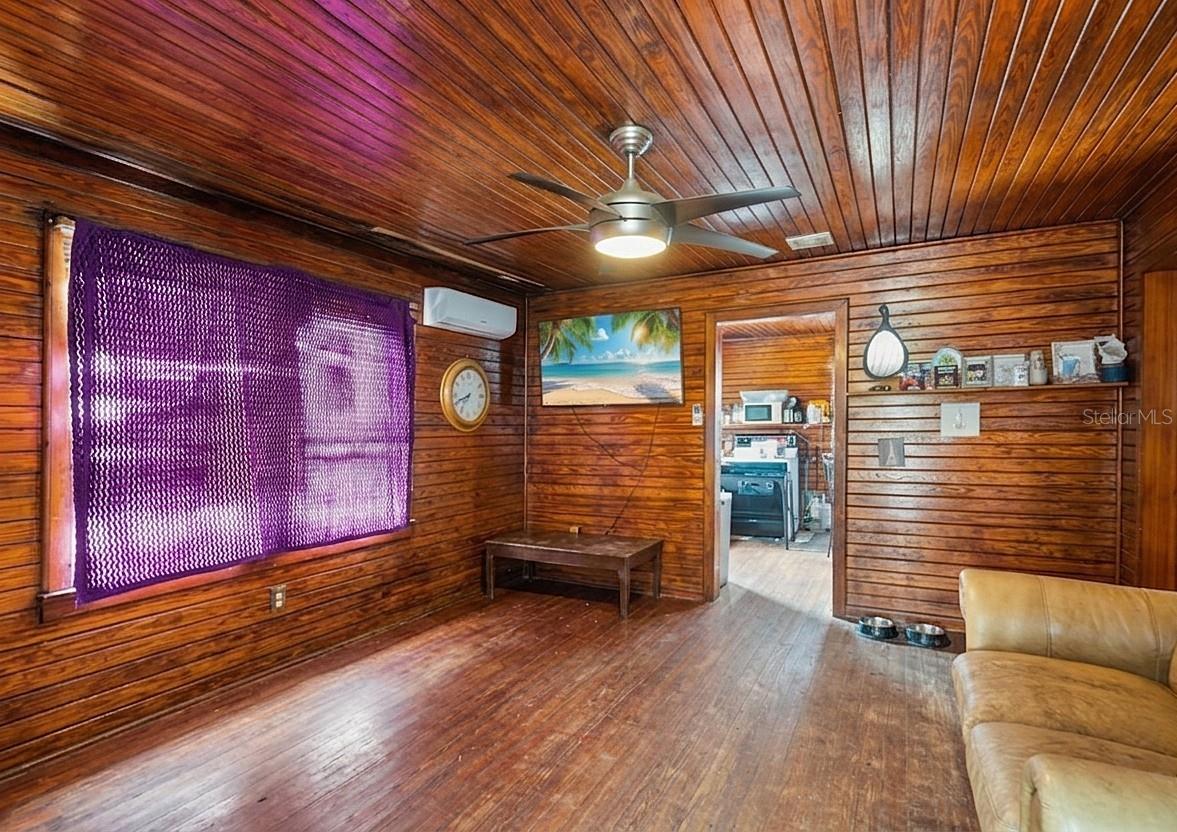 644 S 6TH STREET