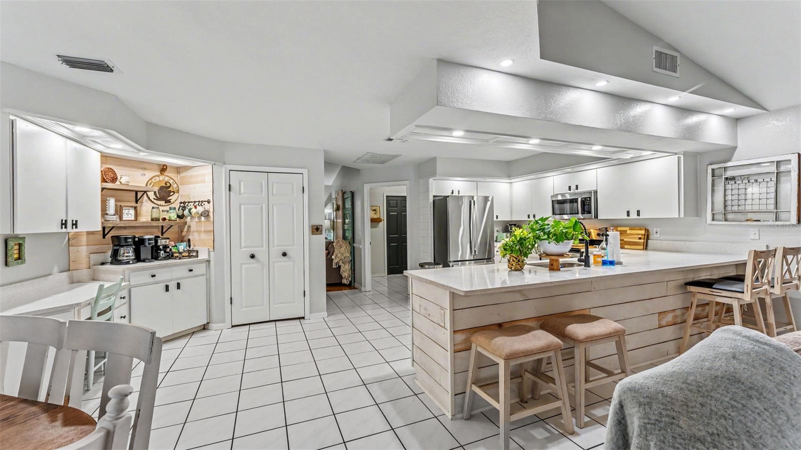 545 HUNTERS RUN BOULEVARD