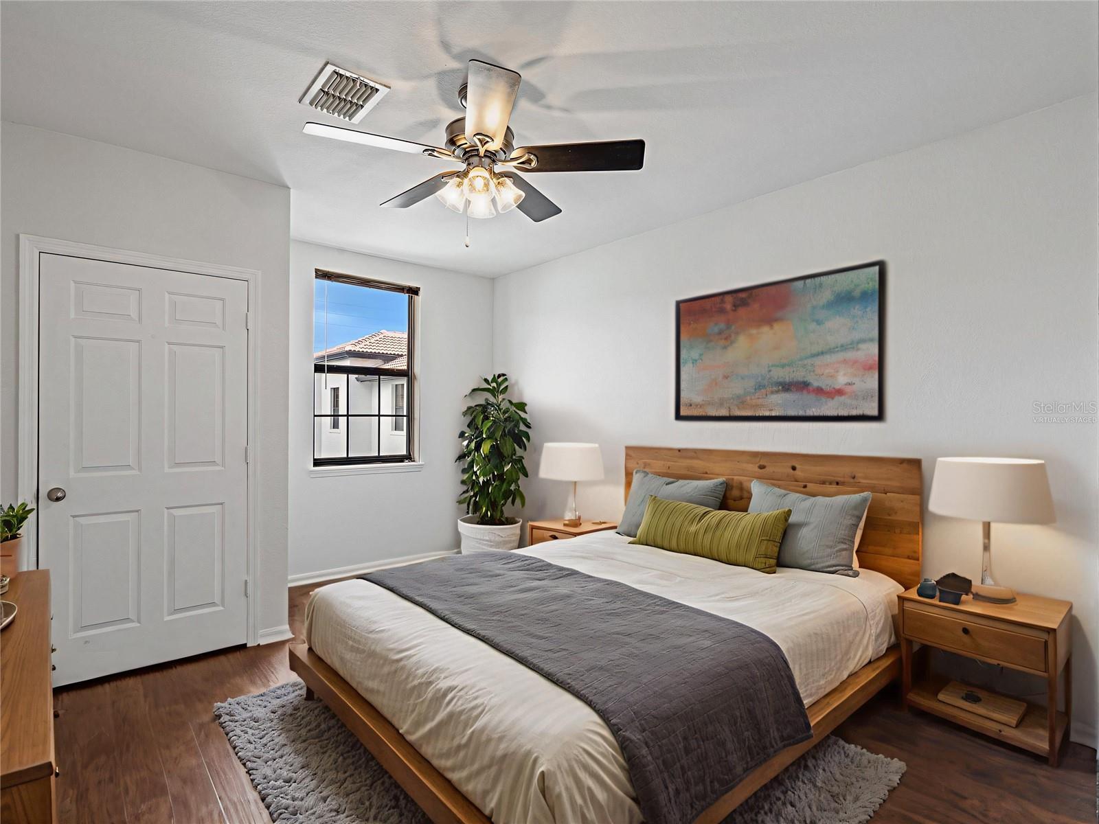 REGISTRY/MICHIGAN PARK CONDO - Residential