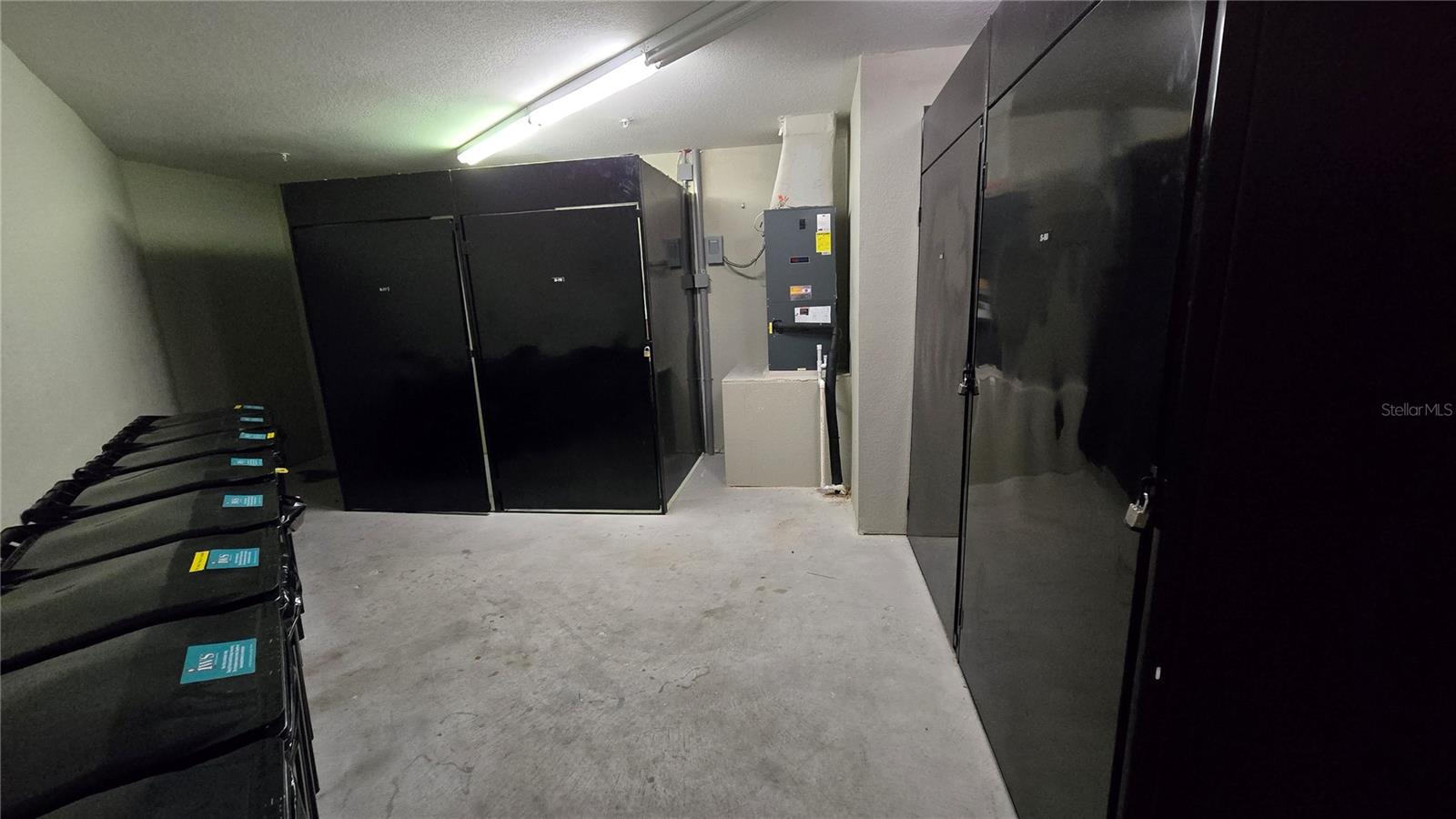 REGISTRY/MICHIGAN PARK CONDO - Residential