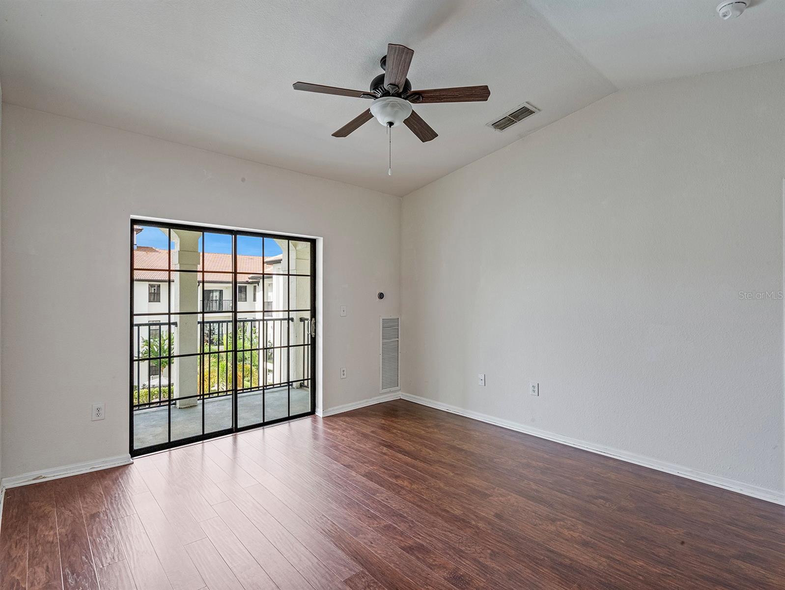 REGISTRY/MICHIGAN PARK CONDO - Residential