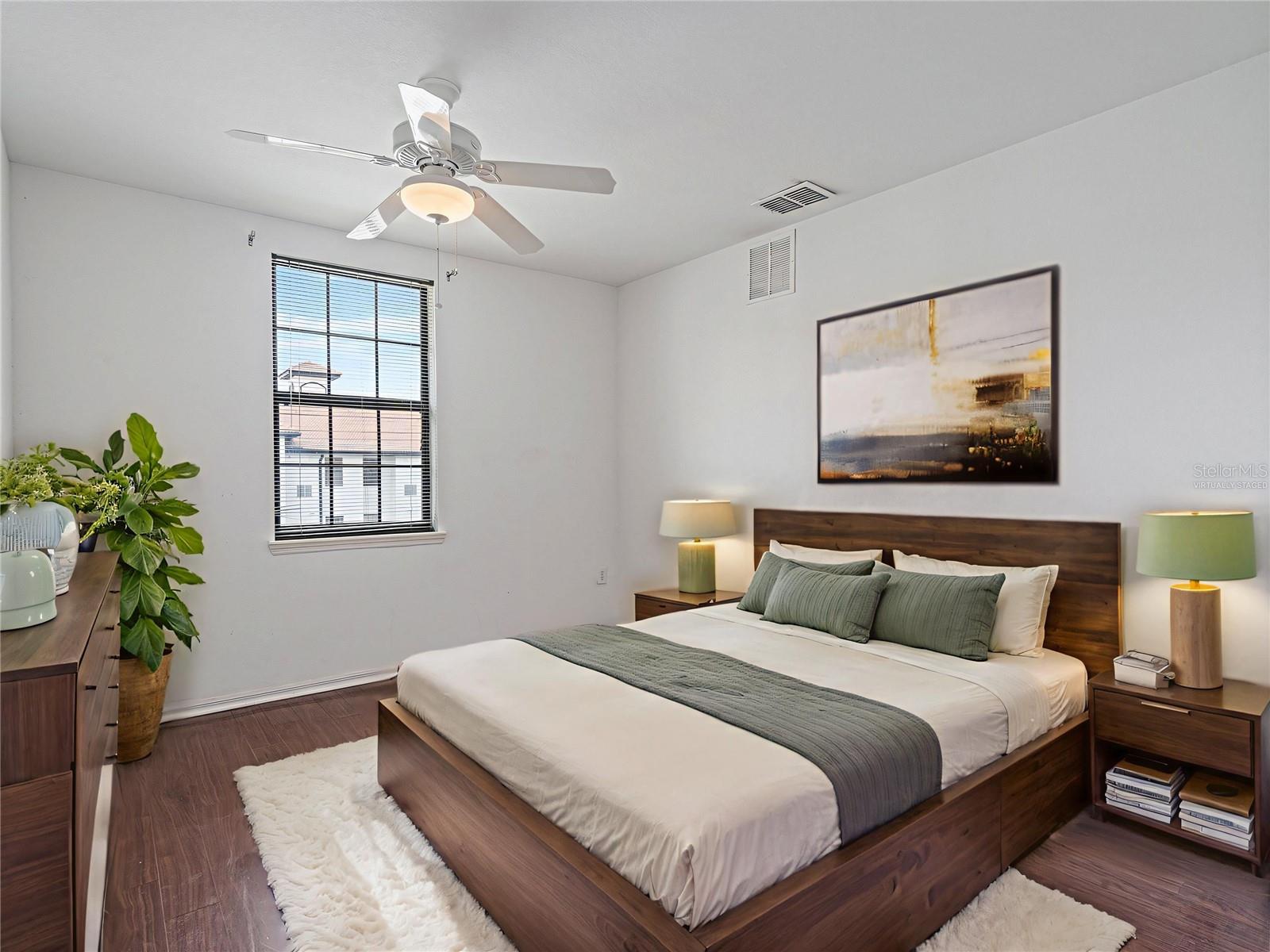 REGISTRY/MICHIGAN PARK CONDO - Residential