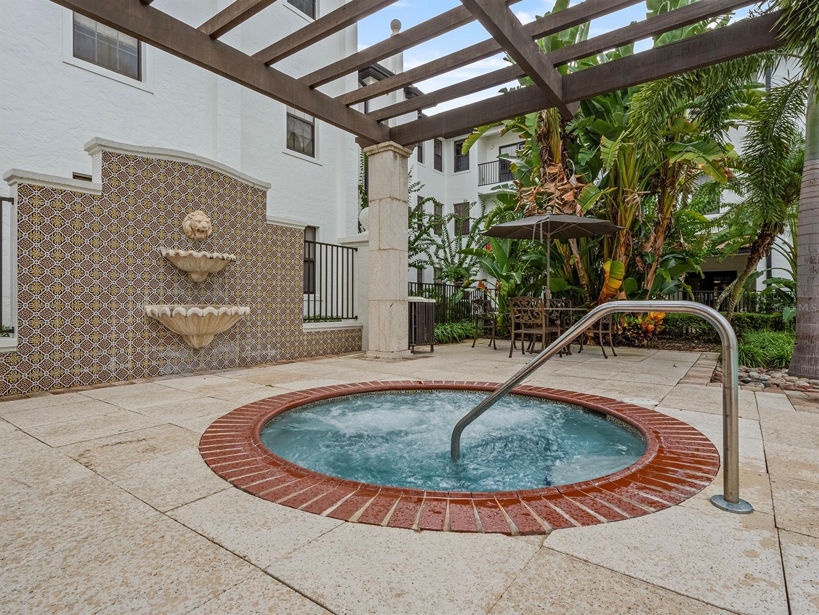 REGISTRY/MICHIGAN PARK CONDO - Residential