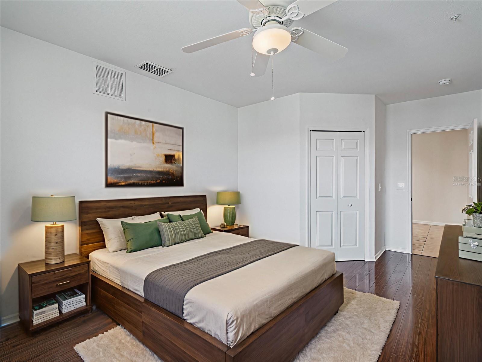 REGISTRY/MICHIGAN PARK CONDO - Residential
