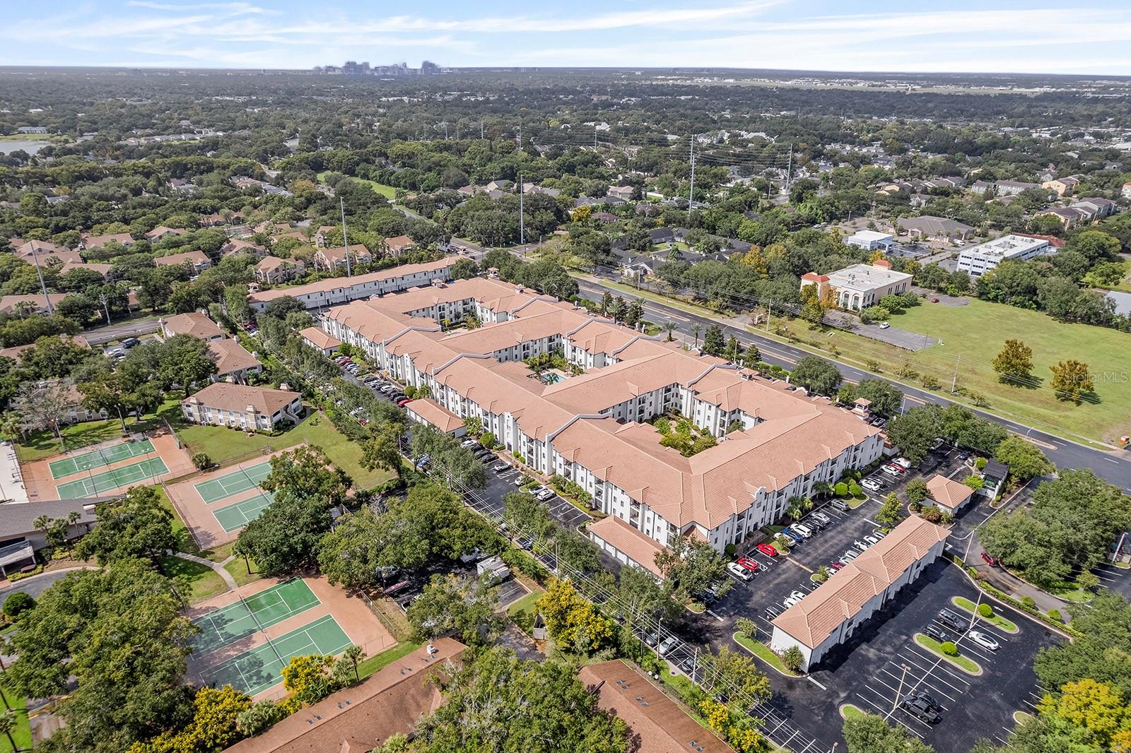 REGISTRY/MICHIGAN PARK CONDO - Residential