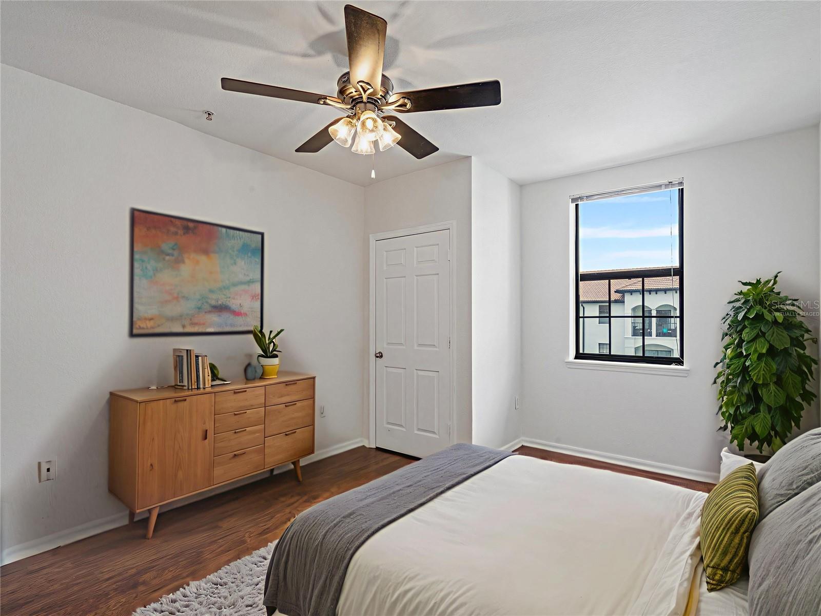 REGISTRY/MICHIGAN PARK CONDO - Residential