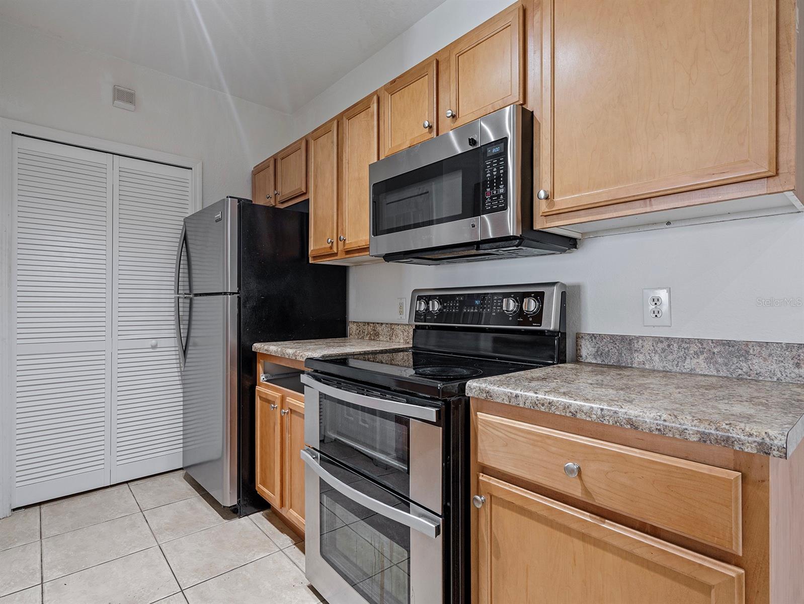 REGISTRY/MICHIGAN PARK CONDO - Residential