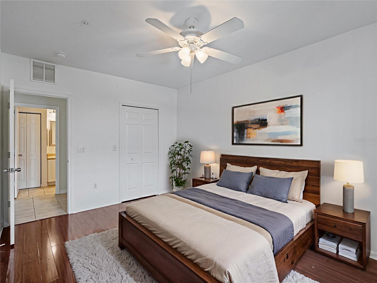 REGISTRY/MICHIGAN PARK CONDO - Residential