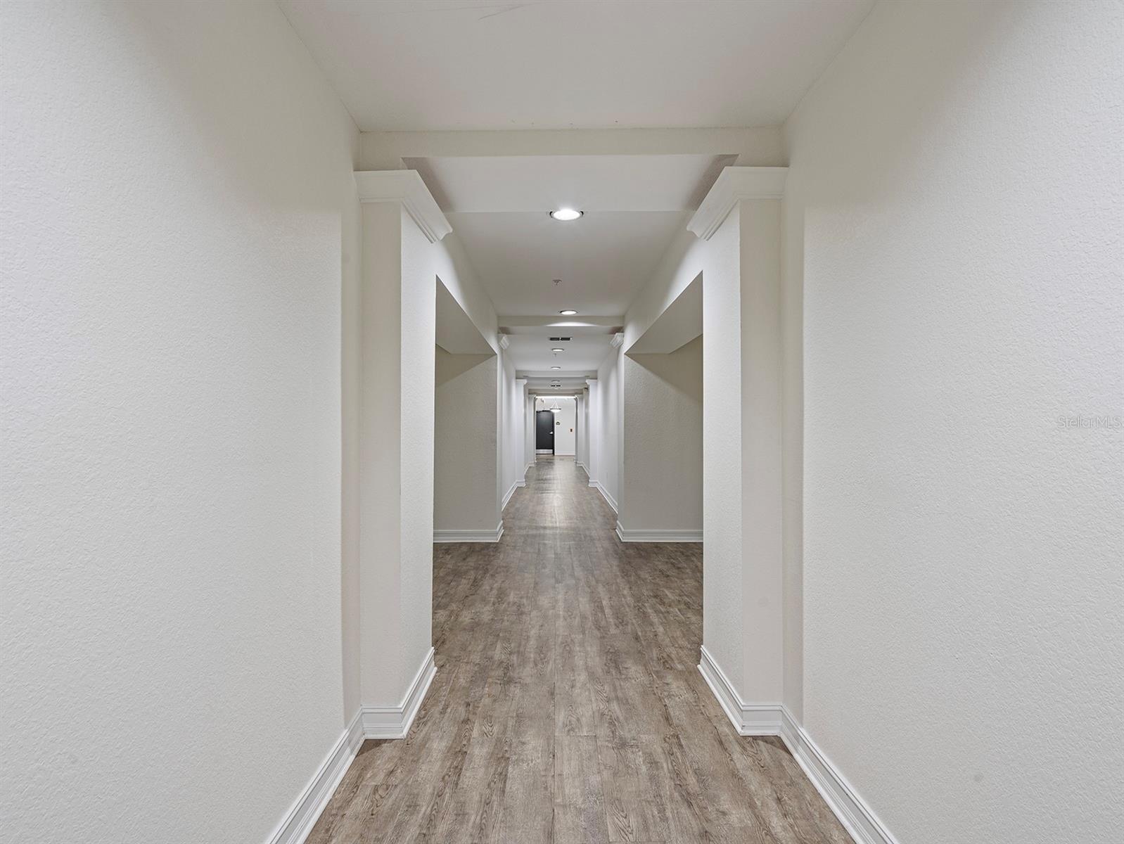 REGISTRY/MICHIGAN PARK CONDO - Residential