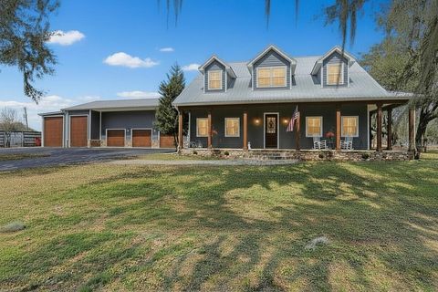 Photo of 14224 Lorraine Court, Dade City, FL 33525 (MLS # TB8483287)