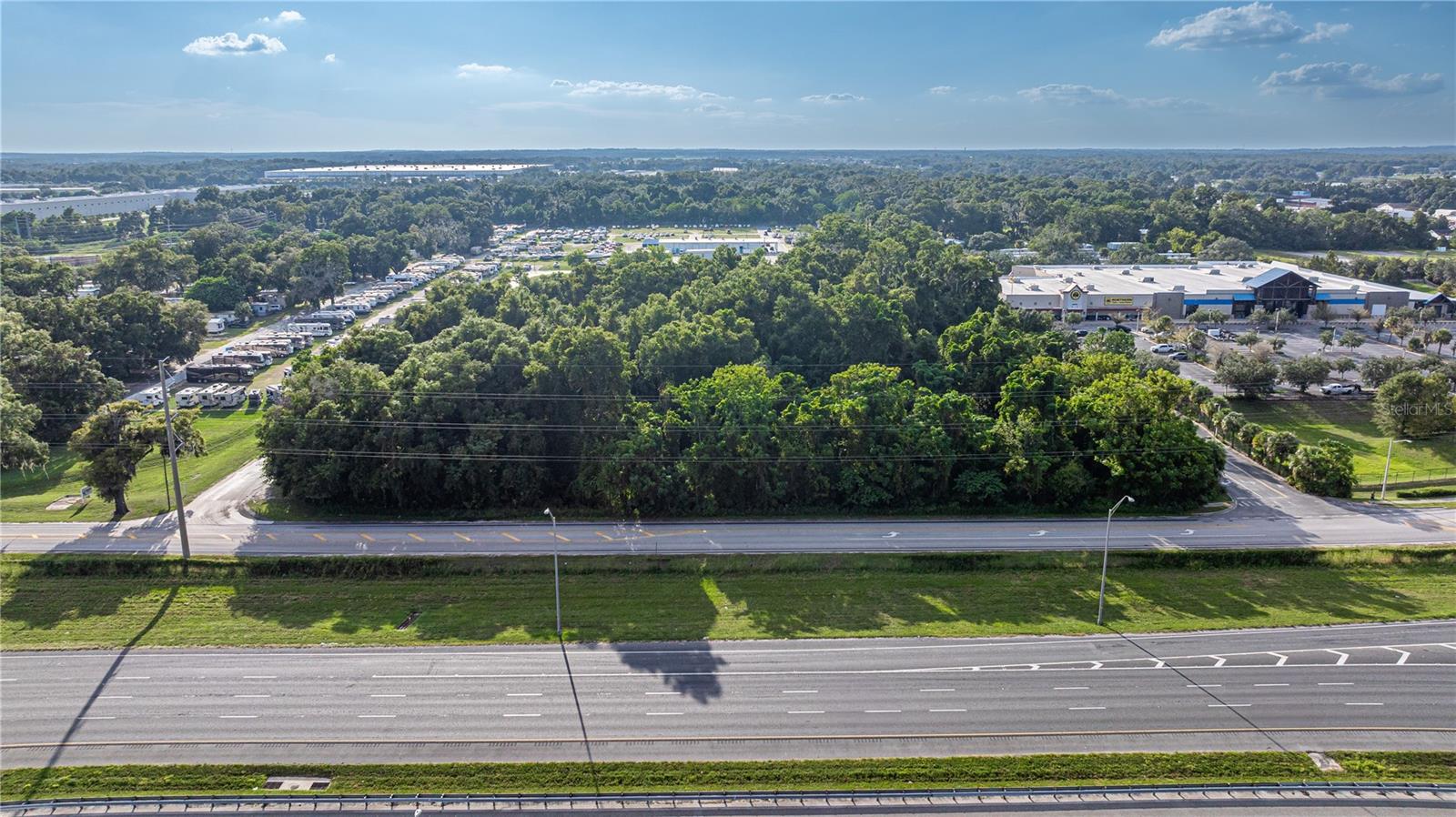 4 ACRES MOL TO BE DETERMINED BY SURVEY, ZONED M-1 , VISABLE FROM I-75, JUST SOUTH OFF HWY 40 ON SW 38TH, CORNER WOODED LOT IN FRONT OF ADESSA AUTO AUCTION, ADJACENT TO HUGES SUPPLY AND NORTHERN TOOL. CITY WATER AND SEWER AVAILABLE.
DIMENSIONS TO BE DETERMINED BY SURVEY.