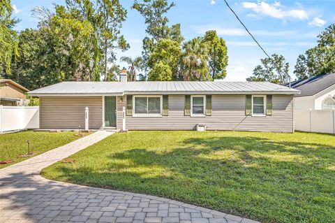 Photo of 8707 Fountain Avenue, Tampa, FL 33615 (MLS # TB8425194)