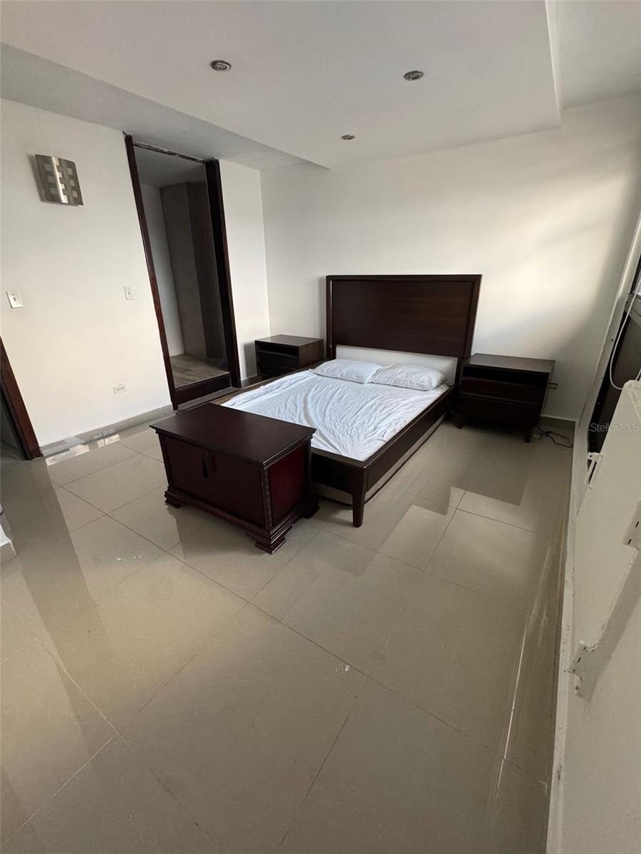 1019 AVE LUIS VIGOREAUX PH-J