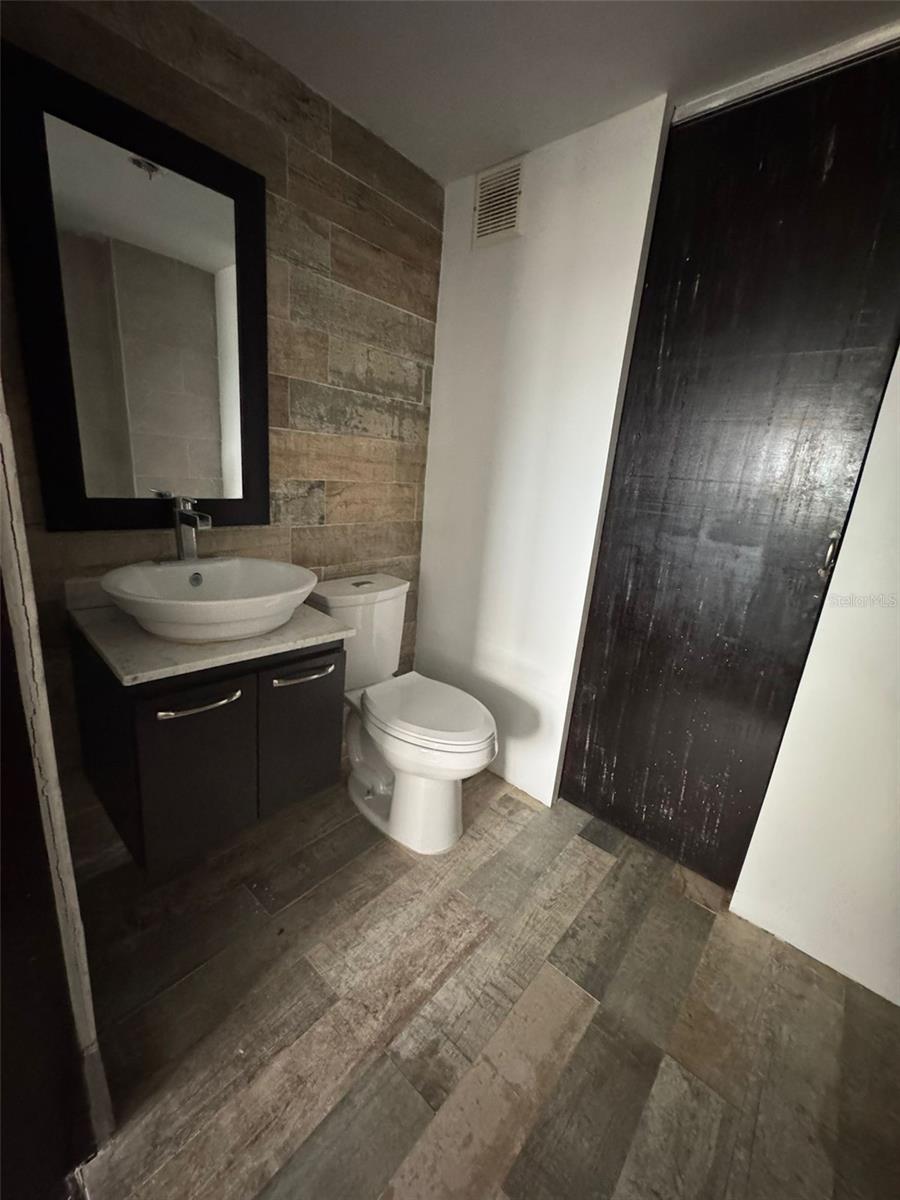 1019 AVE LUIS VIGOREAUX PH-J