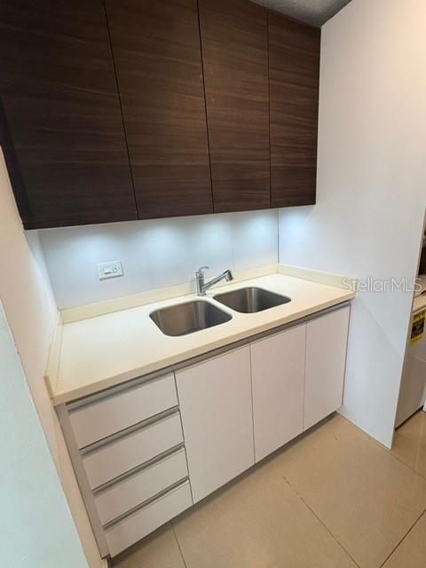 1019 AVE LUIS VIGOREAUX PH-J