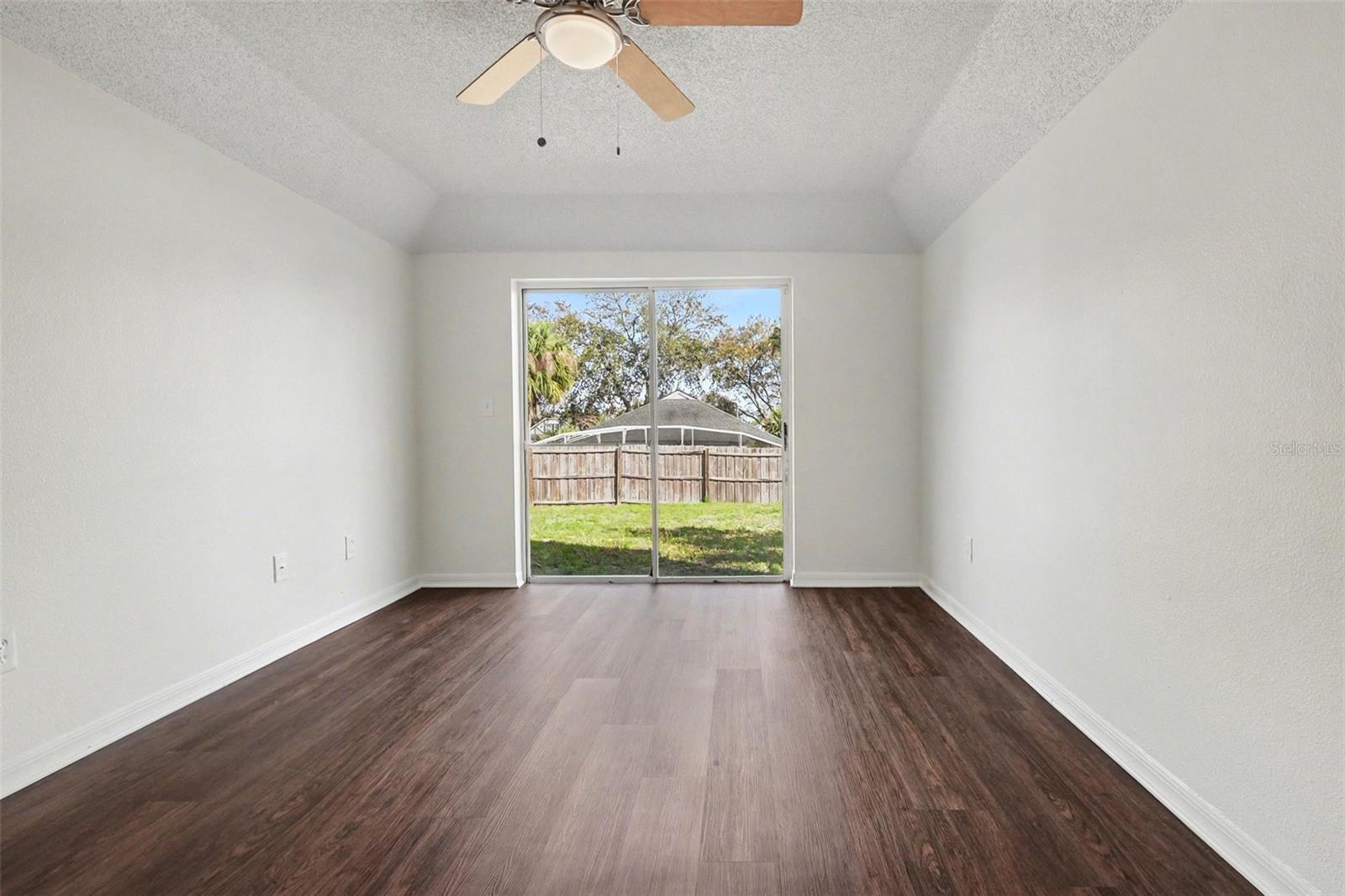 ROYAL RIDGE - Residential