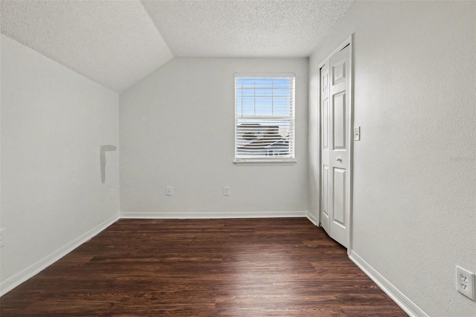 ROYAL RIDGE - Residential